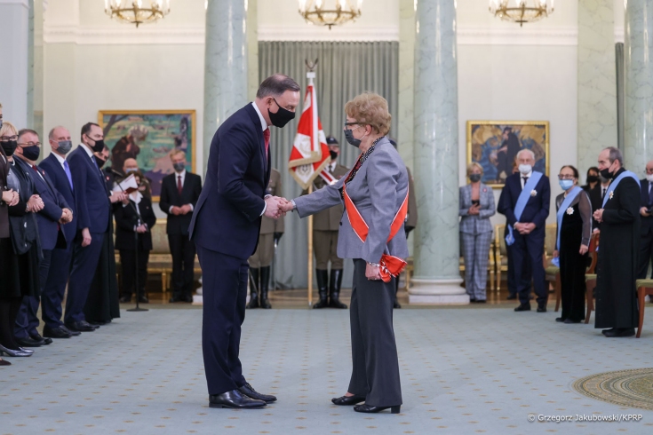 fot. Grzegorz Jakubowski/KPRP Prezydent Andrzej Duda wręcza order prof. Marii Gintowt-Jankowicz