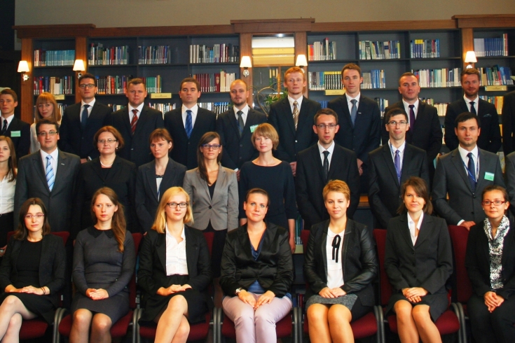 Zdjęcie grupowe słuchaczy XXV Promocji w Bibliotece
